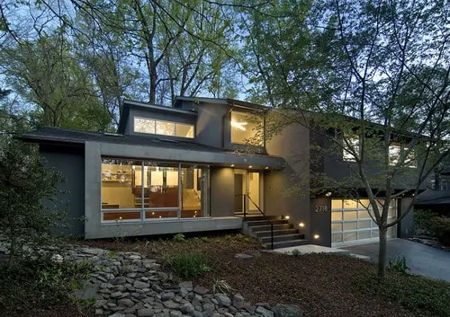 Remodeling Split-Level Contemporary Exterior by KUBE architecture