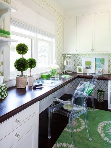 Fantastic-white-and-green-home-office-with-built-in-desk